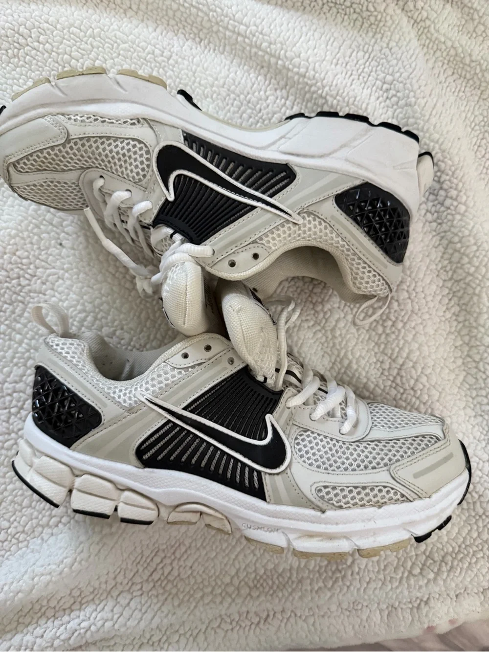 USED Nike Vomero 5’s